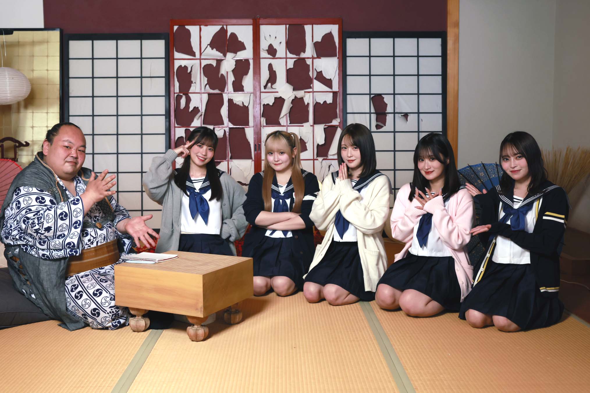 HKT48メンバーが勢ぞろい！『HKT48 15th ANNIVERSARY BOOK 青春謳歌