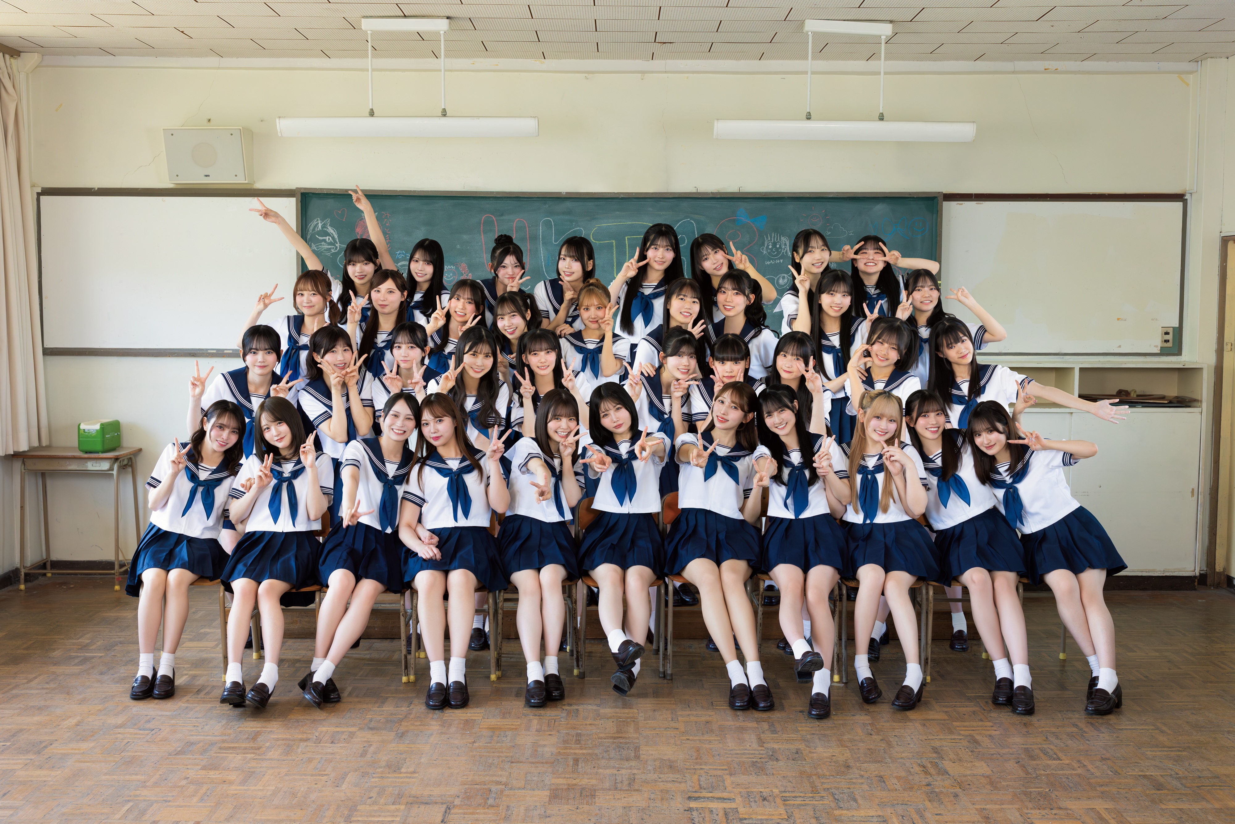 HKT48メンバーが勢ぞろい！『HKT48 15th ANNIVERSARY BOOK 青春謳歌